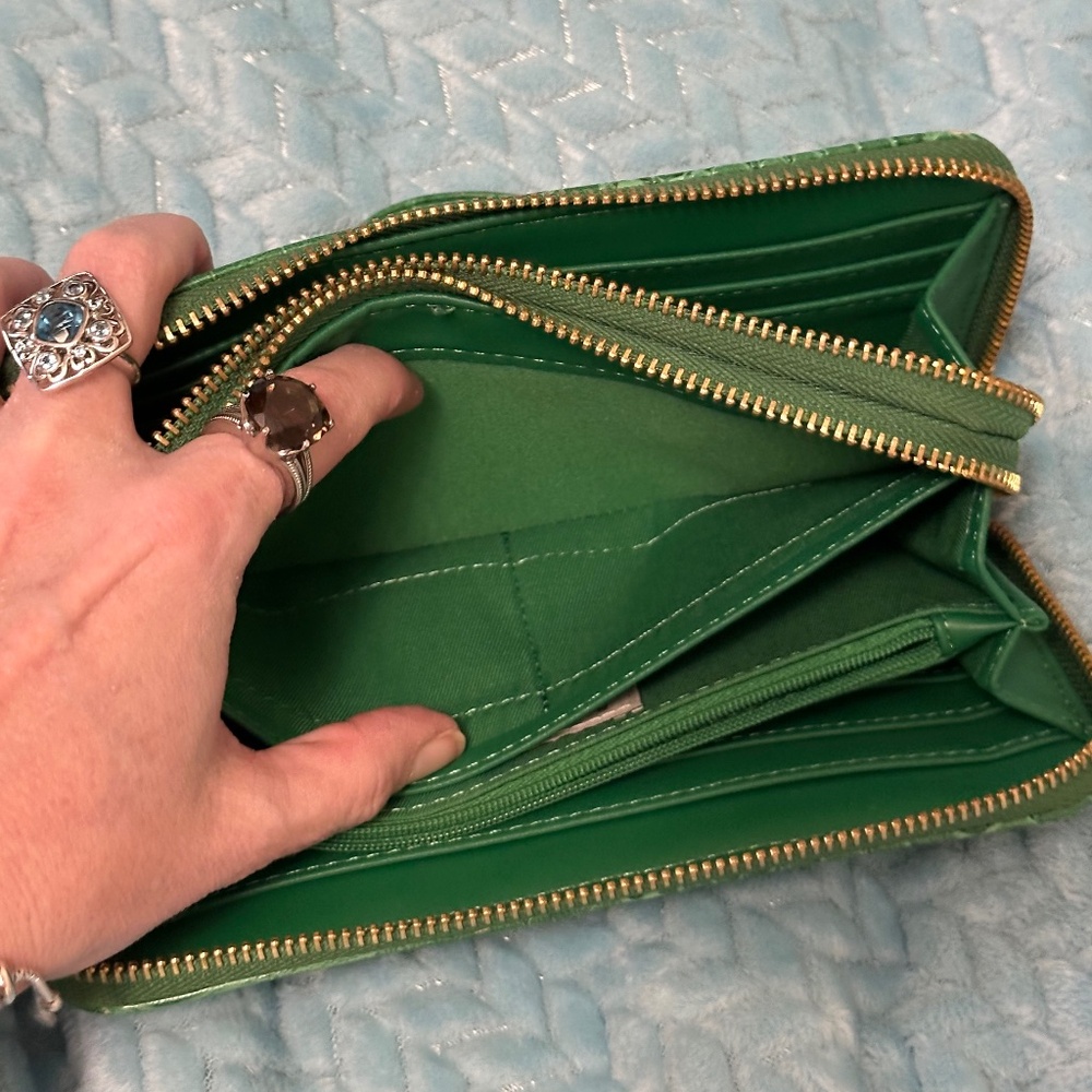 A New Day Green Croc Embossed Wallet Double Zip Accordion Gold Hardware Wristlet - Picture 13 of 15
